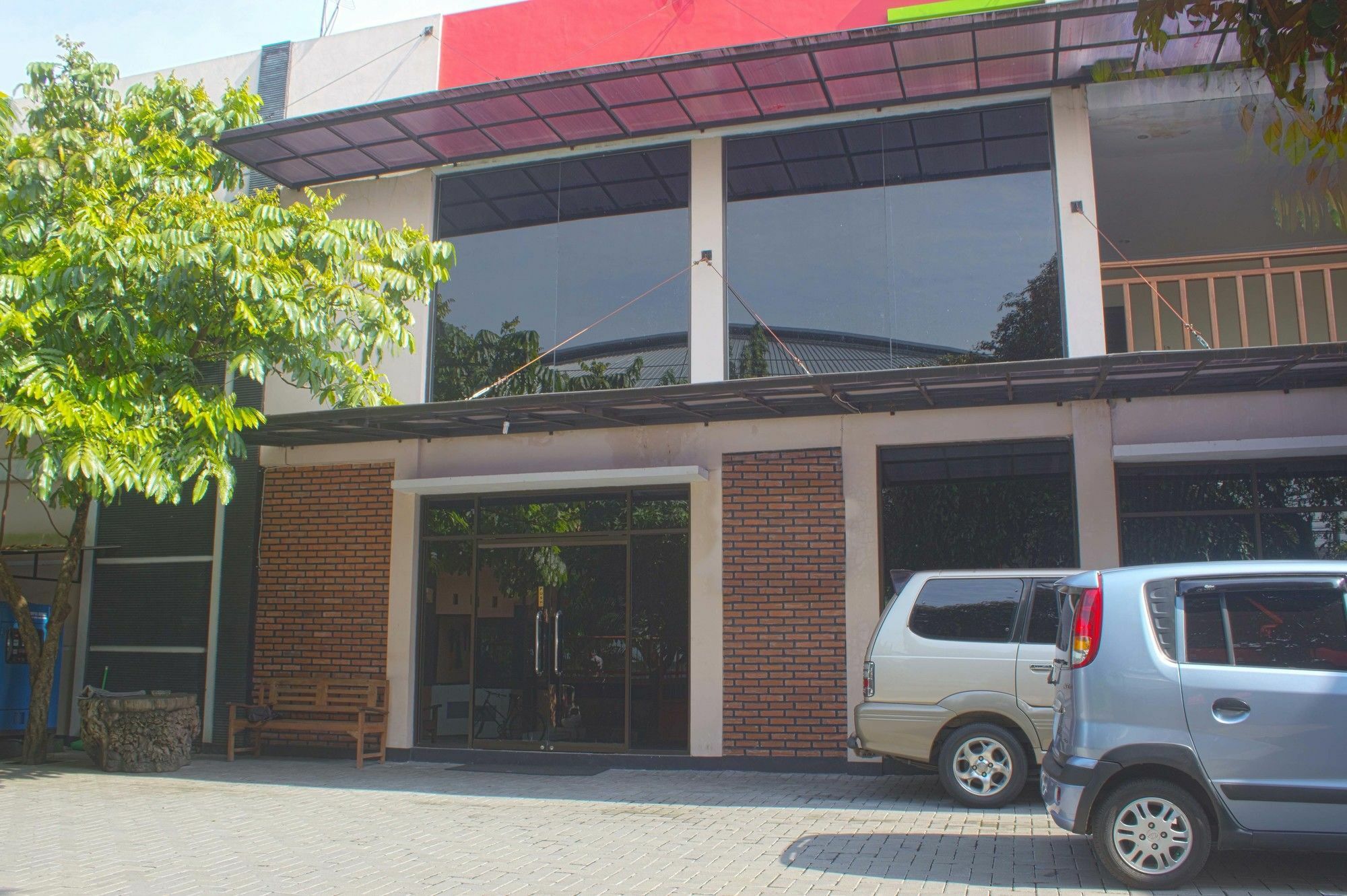 红多兹Plus酒店-近曼陀罗克里达体育场 日惹 外观 照片